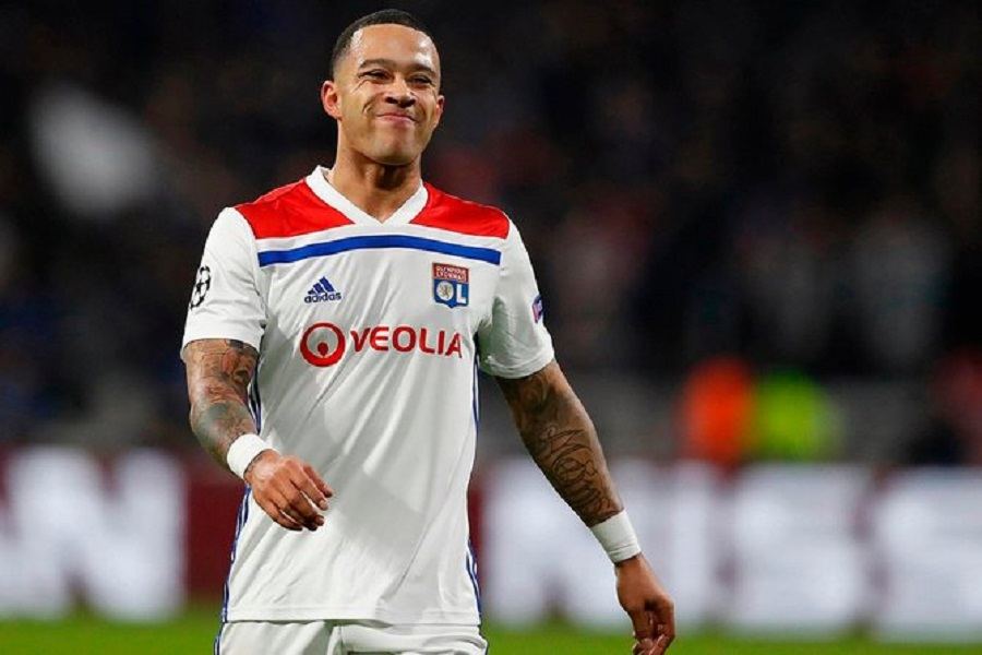 "Барселона" до конца недели объявит о трансфере футболиста "Лиона" Депая