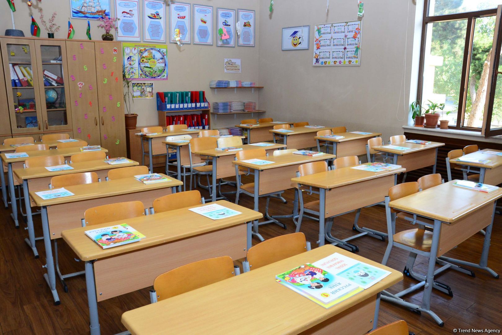 В результате ударов противника в Азербайджане пострадали 9 школ