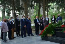 В Баку почтили память Узеира Гаджибейли и Муслима Магомаева (ФОТО)