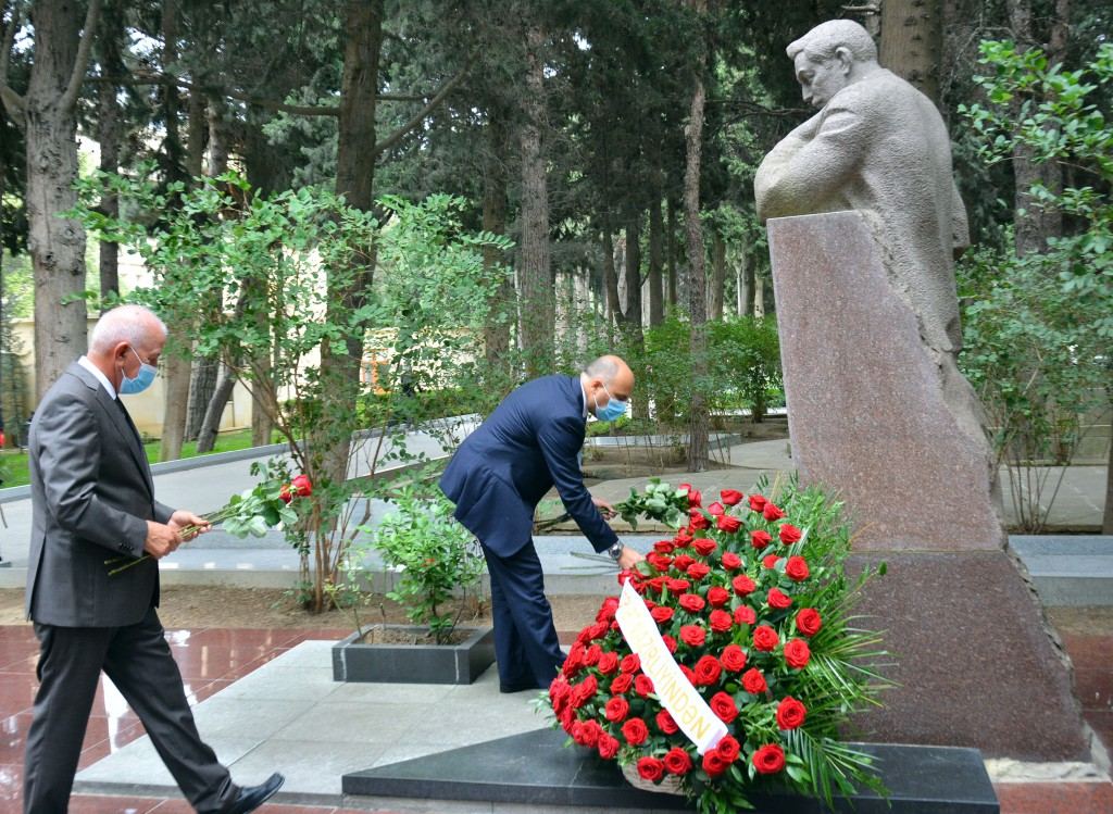 В Баку почтили память Узеира Гаджибейли и Муслима Магомаева (ФОТО)