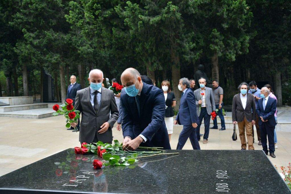 В Баку почтили память Узеира Гаджибейли и Муслима Магомаева (ФОТО)