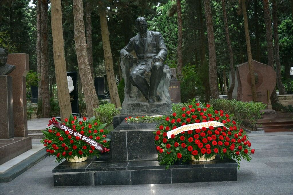 В Баку почтили память Узеира Гаджибейли и Муслима Магомаева (ФОТО)