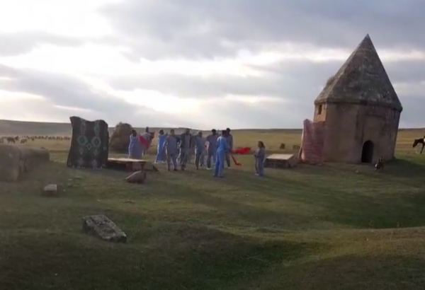 В комплексе XVII века "Калахана" состоялась премьера спектакля под открытым небом (ФОТО/ВИДЕО)