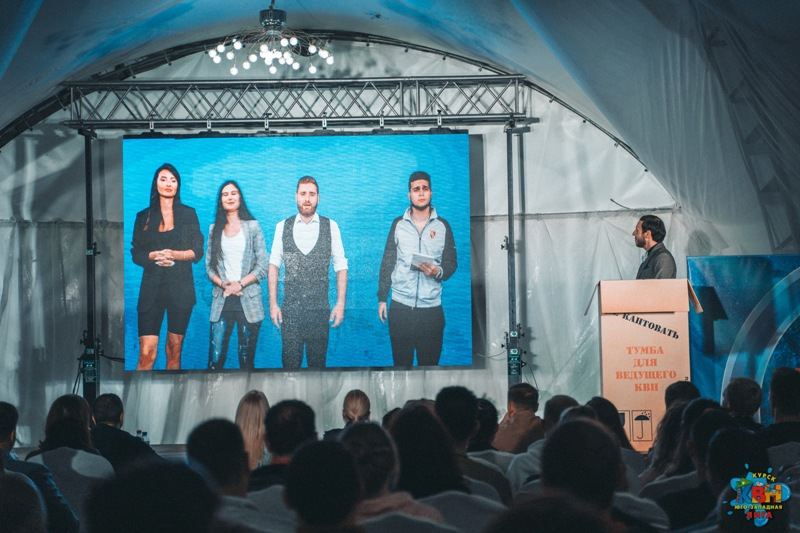 Азербайджанская команда "Сборная телевизионных ведущих"  вышла в полуфинал Российской лиги КВН (ФОТО)