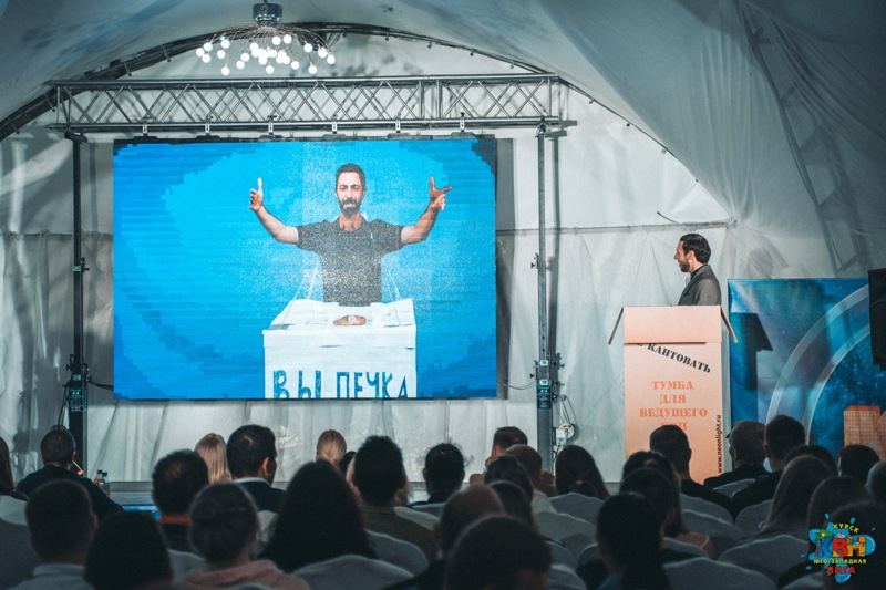 Азербайджанская команда "Сборная телевизионных ведущих"  вышла в полуфинал Российской лиги КВН (ФОТО)