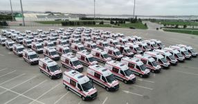 Президент Ильхам Алиев и Первая леди Мехрибан Алиева ознакомились с доставленными в Азербайджан новыми автомобилями скорой медицинской помощи (ФОТО)