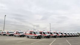 Президент Ильхам Алиев и Первая леди Мехрибан Алиева ознакомились с доставленными в Азербайджан новыми автомобилями скорой медицинской помощи (ФОТО)