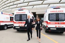 Президент Ильхам Алиев и Первая леди Мехрибан Алиева ознакомились с доставленными в Азербайджан новыми автомобилями скорой медицинской помощи (ФОТО)