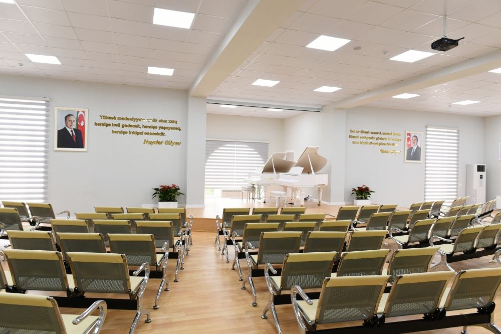 Первый вице-президент Мехрибан Алиева приняла участие в открытии нового здания Детской школы искусств в поселке Бюльбюля (ФОТО) (версия 2)