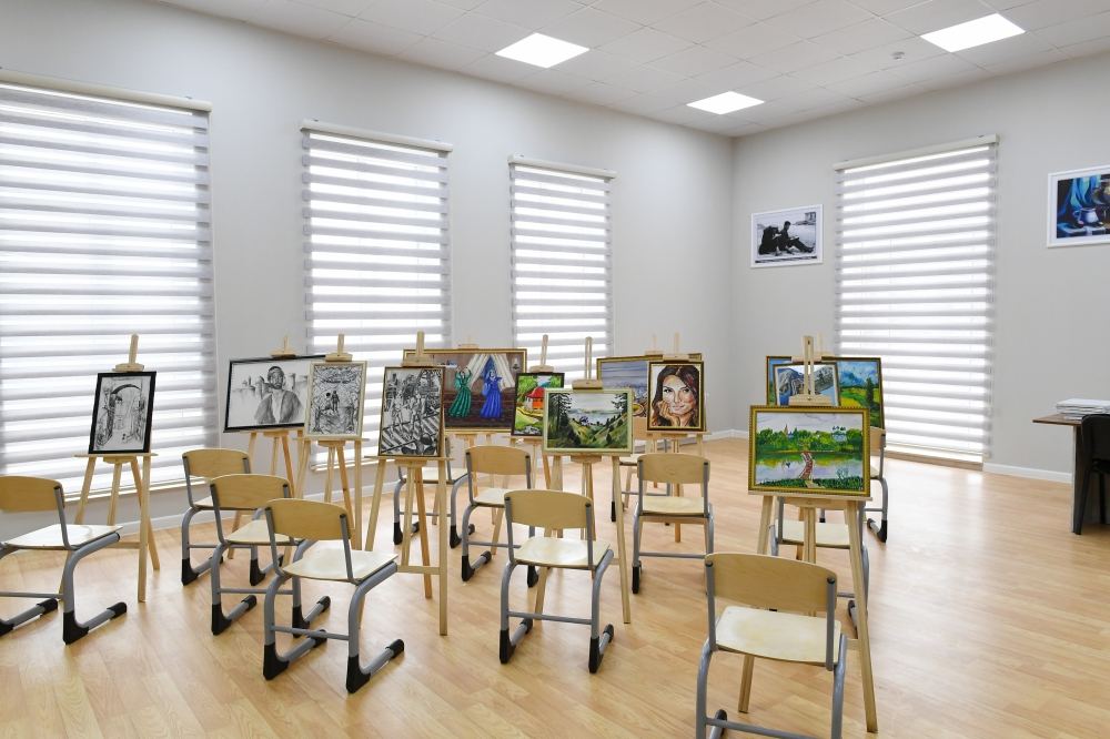 Первый вице-президент Мехрибан Алиева приняла участие в открытии нового здания Детской школы искусств в поселке Бюльбюля (ФОТО) (версия 2)