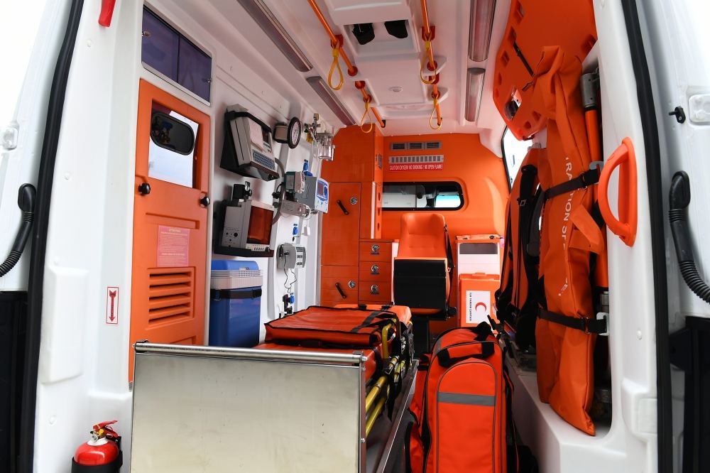 Президент Ильхам Алиев и Первая леди Мехрибан Алиева ознакомились с доставленными в Азербайджан новыми автомобилями скорой медицинской помощи (ФОТО)