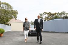 Президент Ильхам Алиев и первая леди Мехрибан Алиева ознакомились с работами по благоустройству, проведенными в поселке Балаханы (ФОТО)
