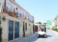 Президент Ильхам Алиев и первая леди Мехрибан Алиева ознакомились с работами по благоустройству, проведенными в поселке Балаханы (ФОТО)