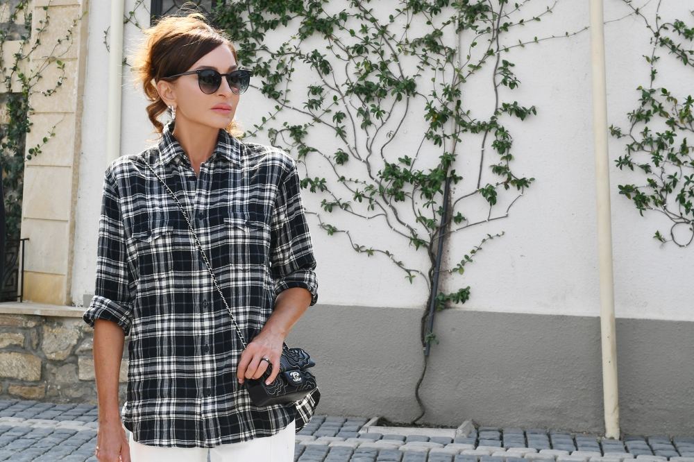 Президент Ильхам Алиев и первая леди Мехрибан Алиева ознакомились с работами по благоустройству, проведенными в поселке Балаханы (ФОТО)