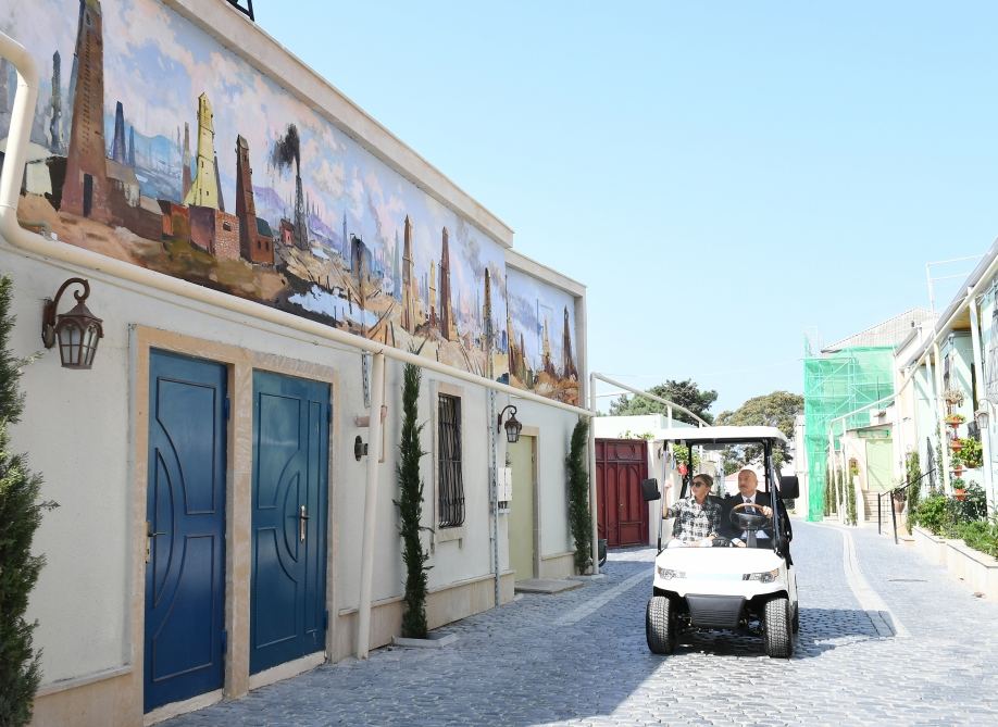 Президент Ильхам Алиев и первая леди Мехрибан Алиева ознакомились с работами по благоустройству, проведенными в поселке Балаханы (ФОТО)