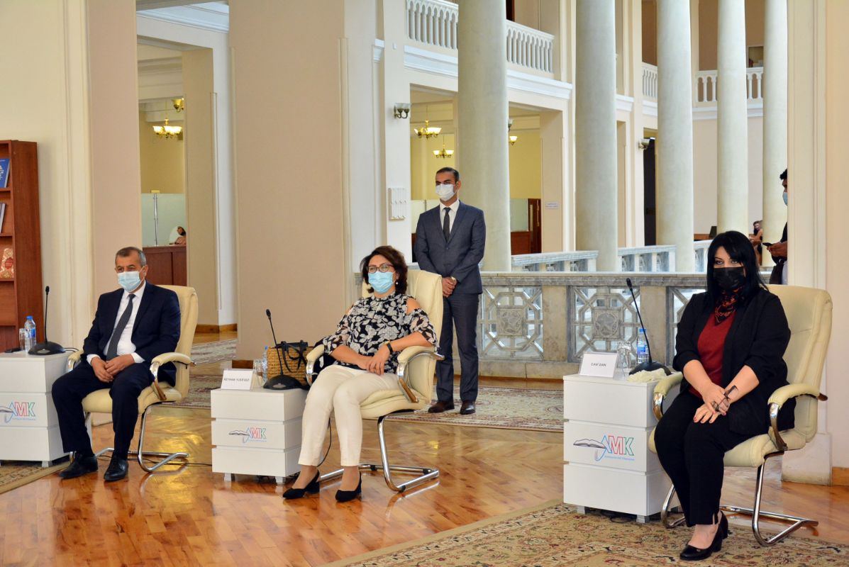 В Баку наградили победителей литературного конкурса (ФОТО)