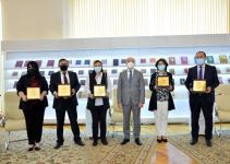 В Баку наградили победителей литературного конкурса (ФОТО)