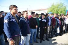 Сотни молодых добровольцев отправились из Бинагади на фронт (ФОТО)