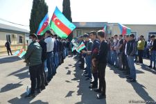 Сотни молодых добровольцев отправились из Бинагади на фронт (ФОТО)