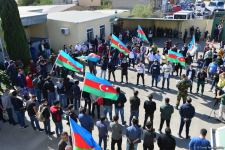 Сотни молодых добровольцев отправились из Бинагади на фронт (ФОТО)