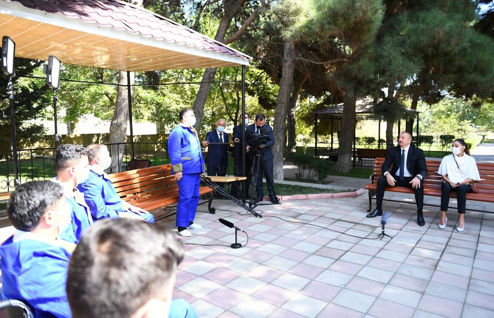 Хроника Победы (30.09.2020): Президент Ильхам Алиев и Первая леди Мехрибан Алиева встретились с ранеными военнослужащими, лечащимися в Центральном военном клиническом госпитале минобороны (ФОТО/ВИДЕО)