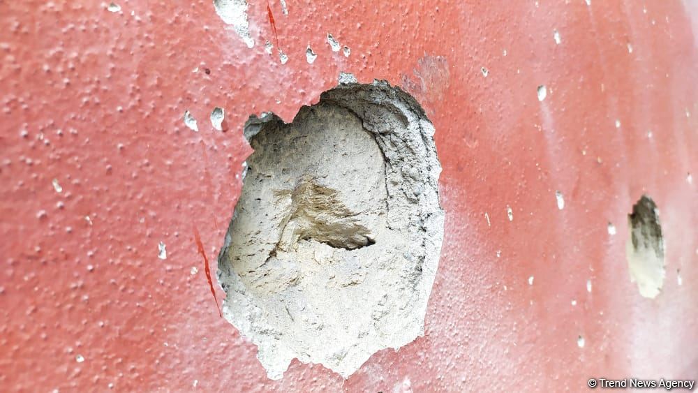 Дом жительницы Барды, пострадавший от артобстрела армян (ФОТО)