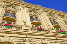 Баку украшен трехцветным флагом Азербайджана (ФОТОСЕССИЯ)