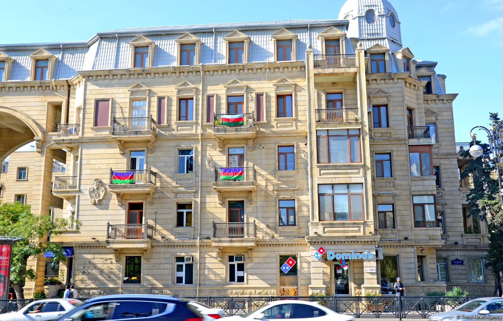 Баку украшен трехцветным флагом Азербайджана (ФОТОСЕССИЯ)