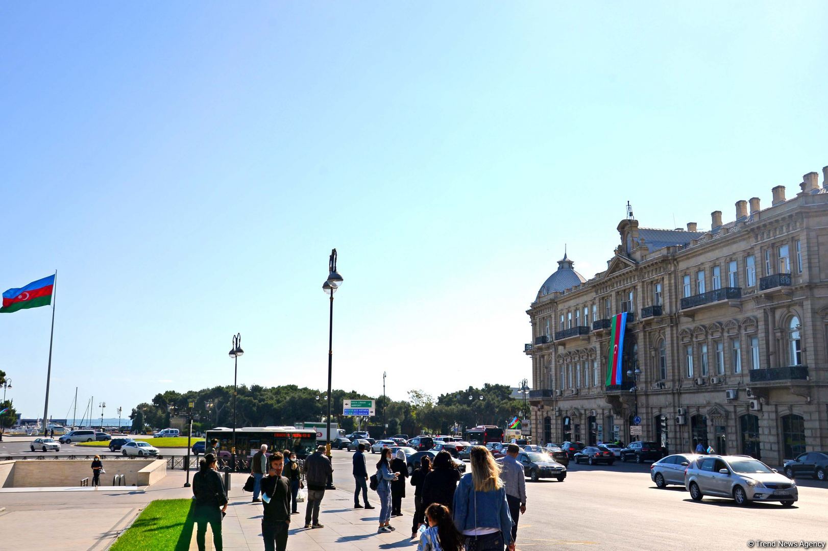 Баку украшен трехцветным флагом Азербайджана (ФОТОСЕССИЯ)