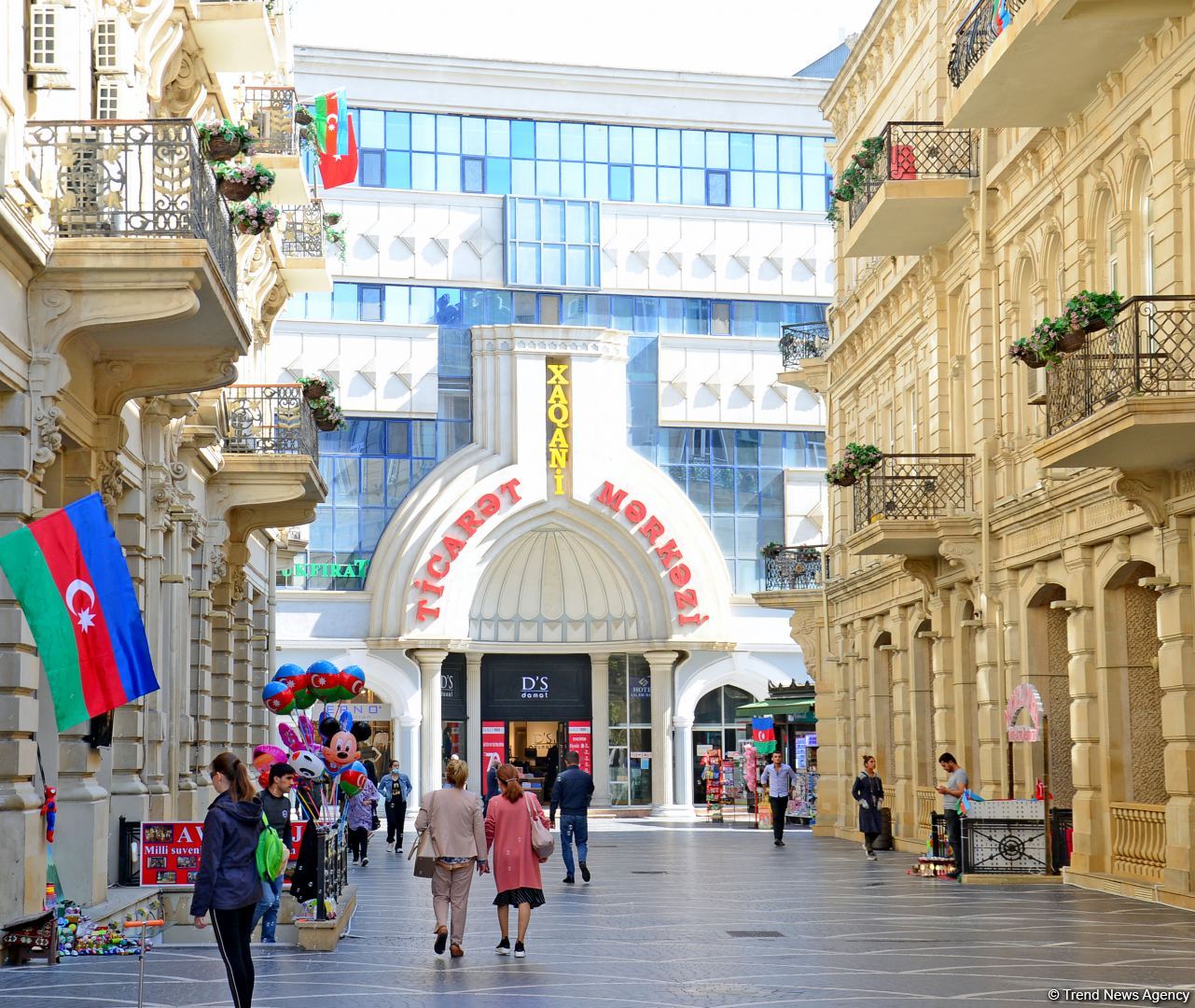 Баку украшен трехцветным флагом Азербайджана (ФОТОСЕССИЯ)