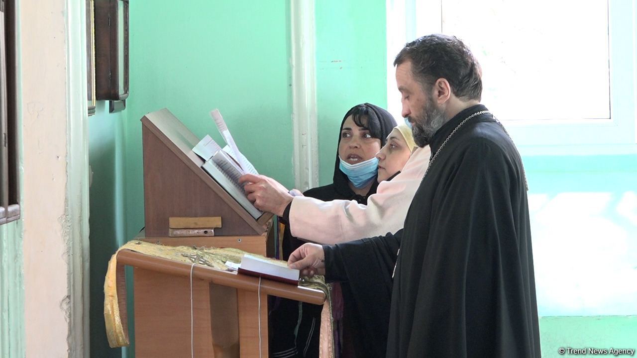 В церкви в Гяндже прошла поминальная служба по жертвам ракетных обстрелов Армении (ФОТО)