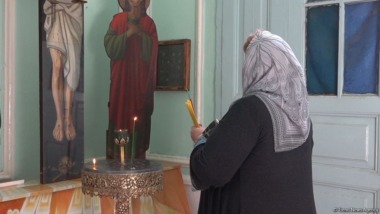 В церкви в Гяндже прошла поминальная служба по жертвам ракетных обстрелов Армении (ФОТО)