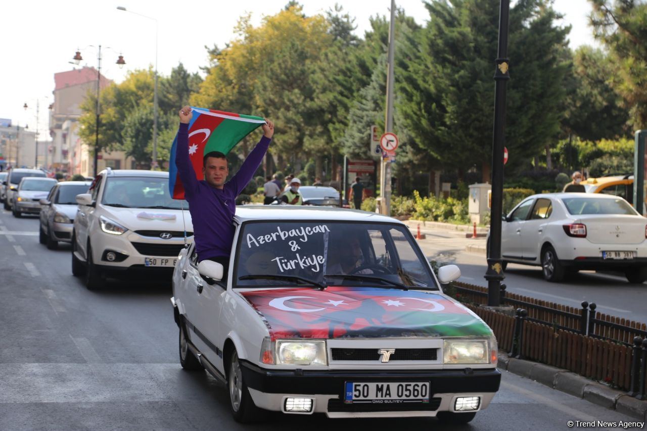 На всей территории Турции прошла акция в поддержку Азербайджана  (ФОТО)