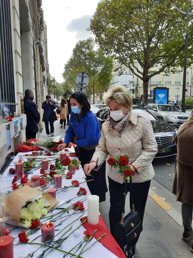 В Париже чтут память мирных жителей Гянджи, ставших жертвами армянской агрессии (ФОТО)