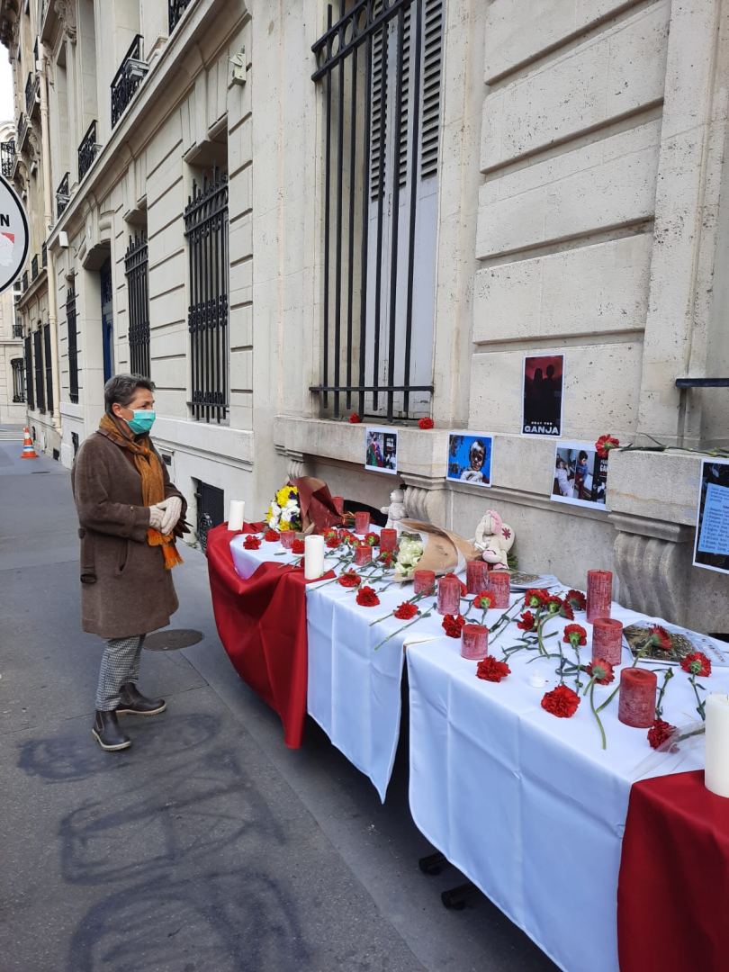 В Париже чтут память мирных жителей Гянджи, ставших жертвами армянской агрессии (ФОТО)