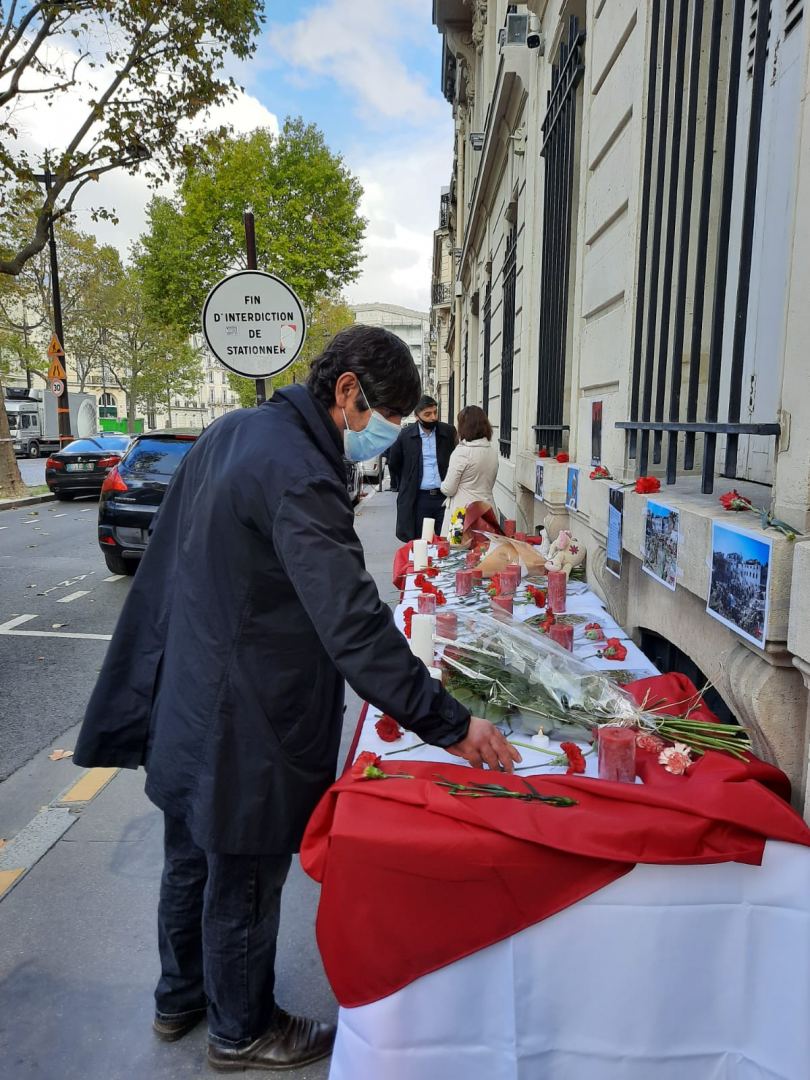 В Париже чтут память мирных жителей Гянджи, ставших жертвами армянской агрессии (ФОТО)