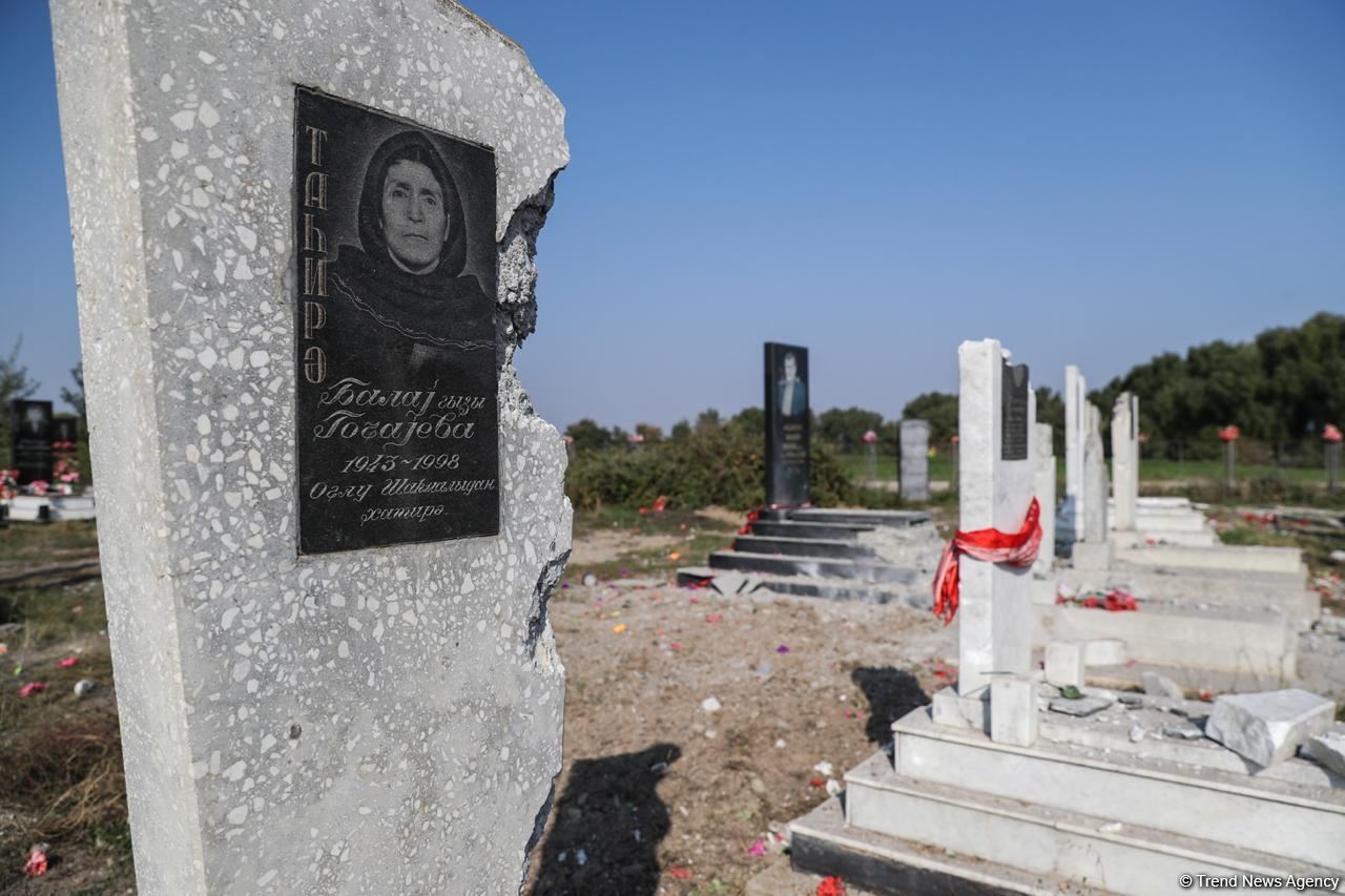 ВС Армении подвергли умышленному обстрелу кладбище в Агдаме (ФОТО)