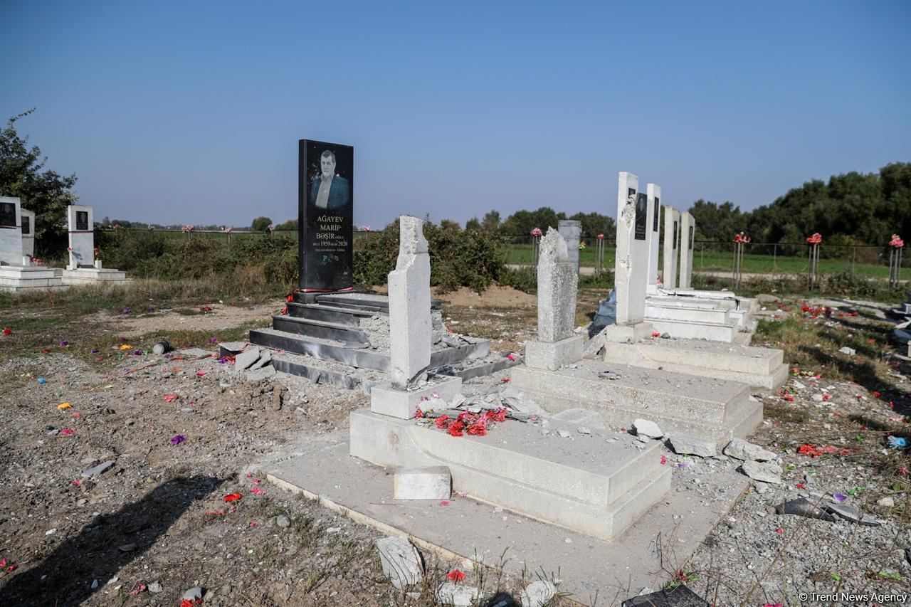 ВС Армении подвергли умышленному обстрелу кладбище в Агдаме (ФОТО)