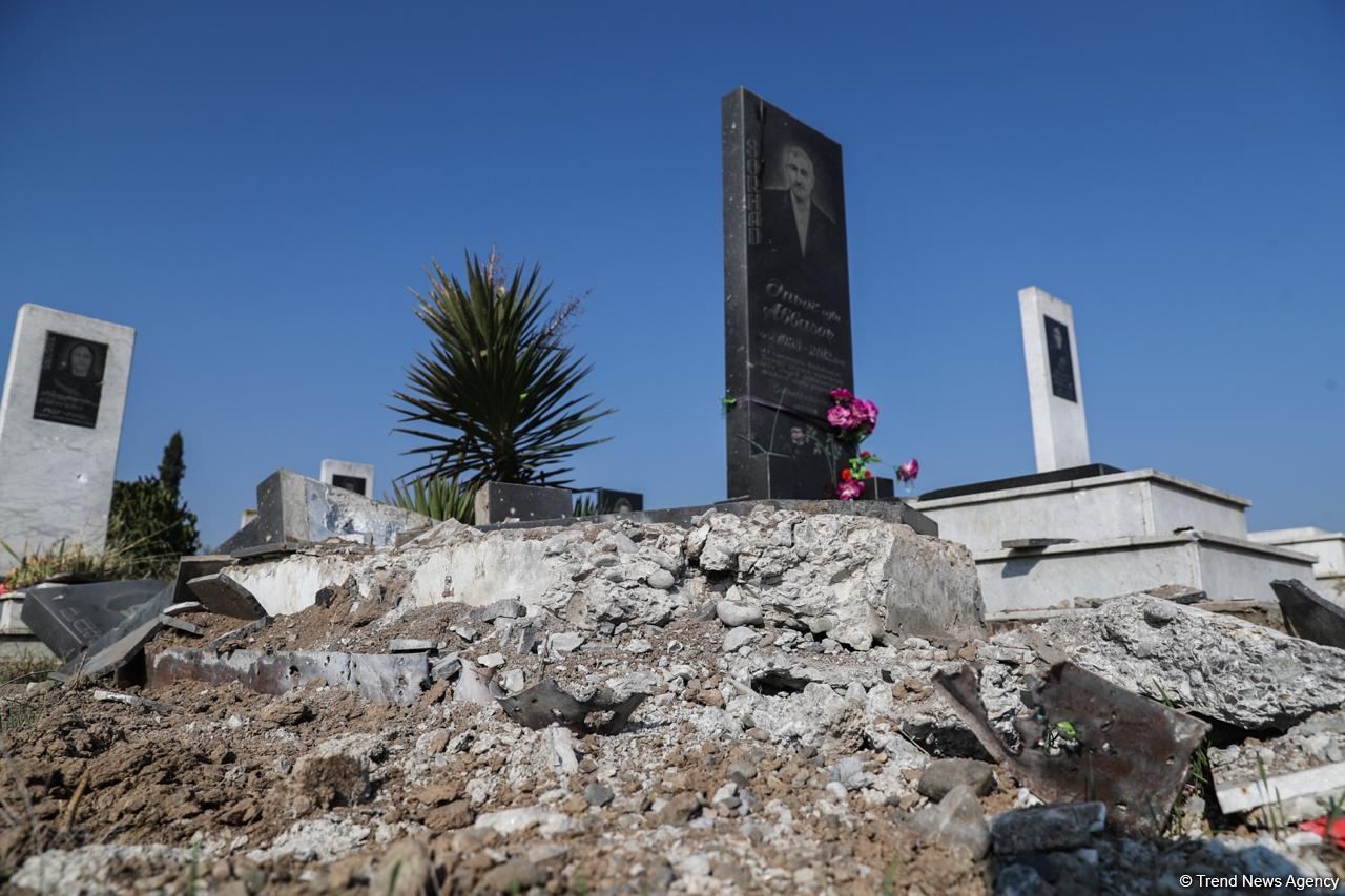 ВС Армении подвергли умышленному обстрелу кладбище в Агдаме (ФОТО)