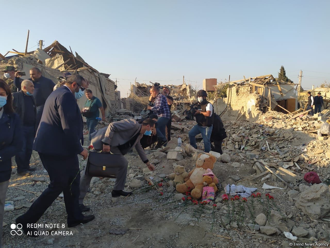 Помощник Президента Азербайджана и представители дипкорпусов прибыли в Гянджу на место происшествия (ФОТО/ВИДЕО)