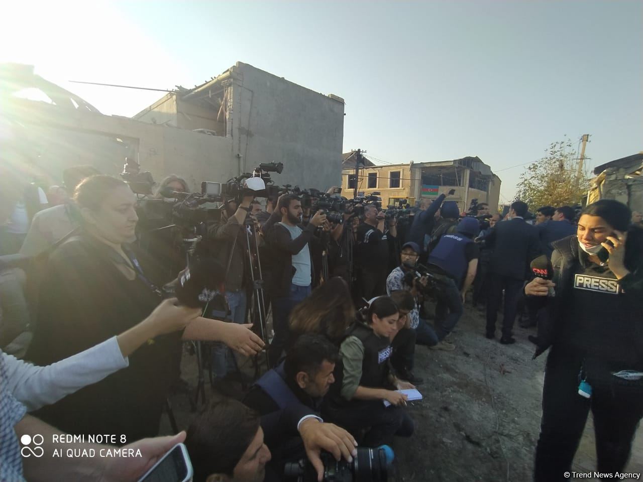 Помощник Президента Азербайджана и представители дипкорпусов прибыли в Гянджу на место происшествия (ФОТО/ВИДЕО)