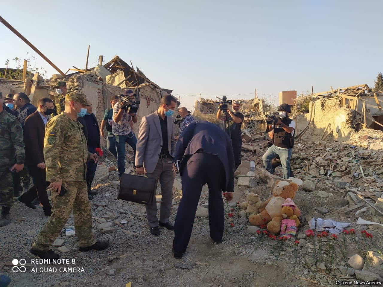Помощник Президента Азербайджана и представители дипкорпусов прибыли в Гянджу на место происшествия (ФОТО/ВИДЕО)