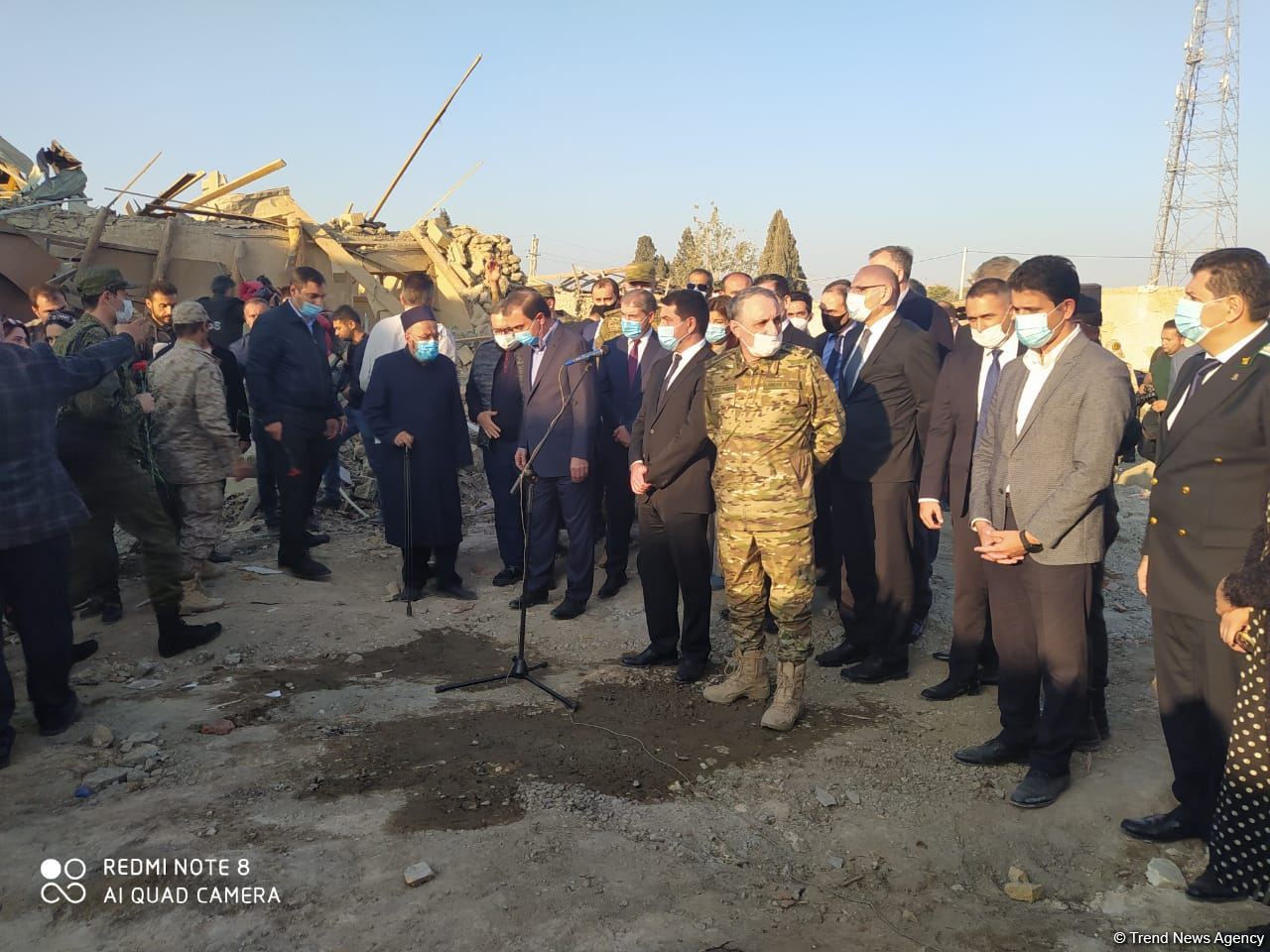 Помощник Президента Азербайджана и представители дипкорпусов прибыли в Гянджу на место происшествия (ФОТО/ВИДЕО)