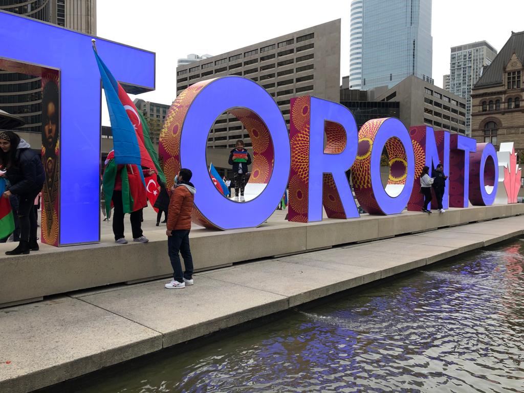 На улицах Торонто прошла акция протеста против агрессивной политики Армении (ВИДЕО, ФОТО)