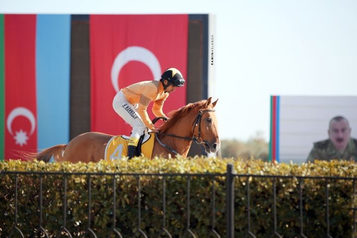 В Баку прошел парад на Карабахских скакунах в честь освободительной миссии армии Азербайджана (ВИДЕО, ФОТО)