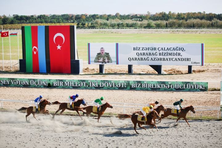 В Баку прошел парад на Карабахских скакунах в честь освободительной миссии армии Азербайджана (ВИДЕО, ФОТО)