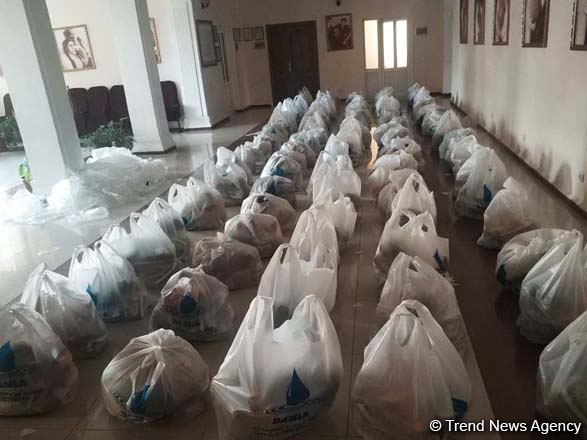 По инициативе депутата Севиль Микаиловой в Худате оказана помощь семьям, чьи дети находятся на военной службе (ФОТО)