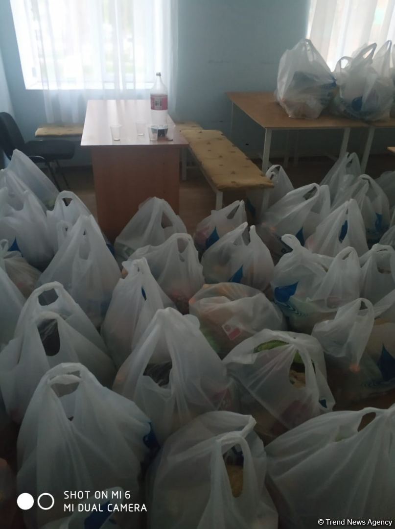 По инициативе депутата Севиль Микаиловой в Худате оказана помощь семьям, чьи дети находятся на военной службе (ФОТО)