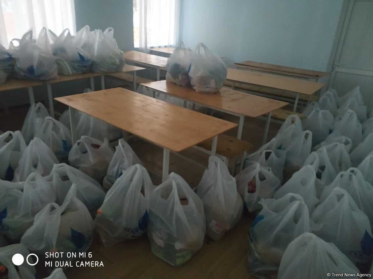 По инициативе депутата Севиль Микаиловой в Худате оказана помощь семьям, чьи дети находятся на военной службе (ФОТО)