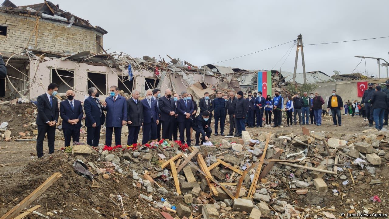 ПЕА будет выплачивать пособие детям, потерявшим родителей во время ракетной атаки армянских ВС на Гянджу (ФОТО)